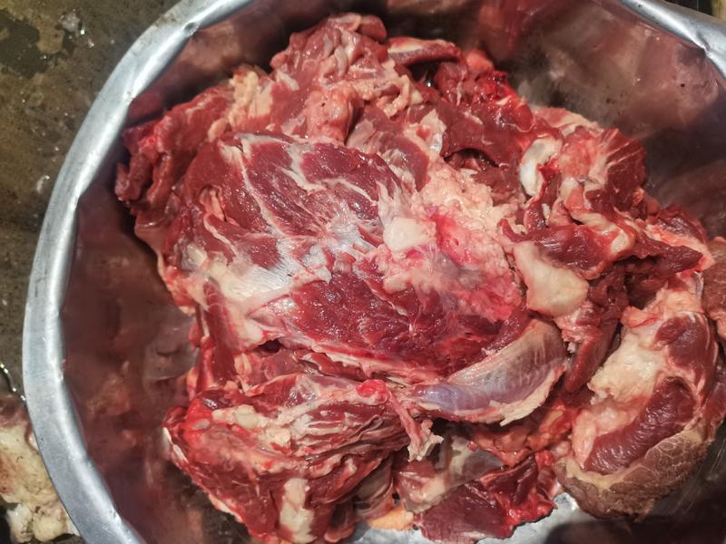 (清真)生牛肉牛肉牛腩肉牛腿肉大量供应欢迎联系