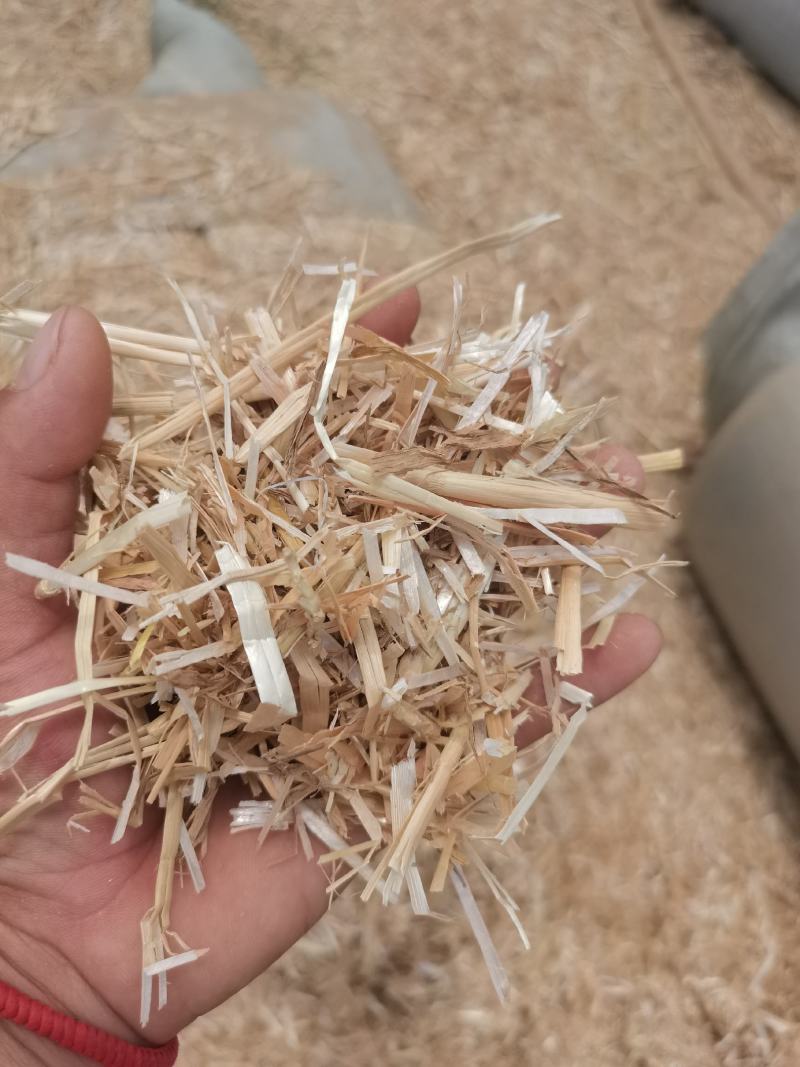 一级小麦秸秆牛羊干草料，70斤压块小包