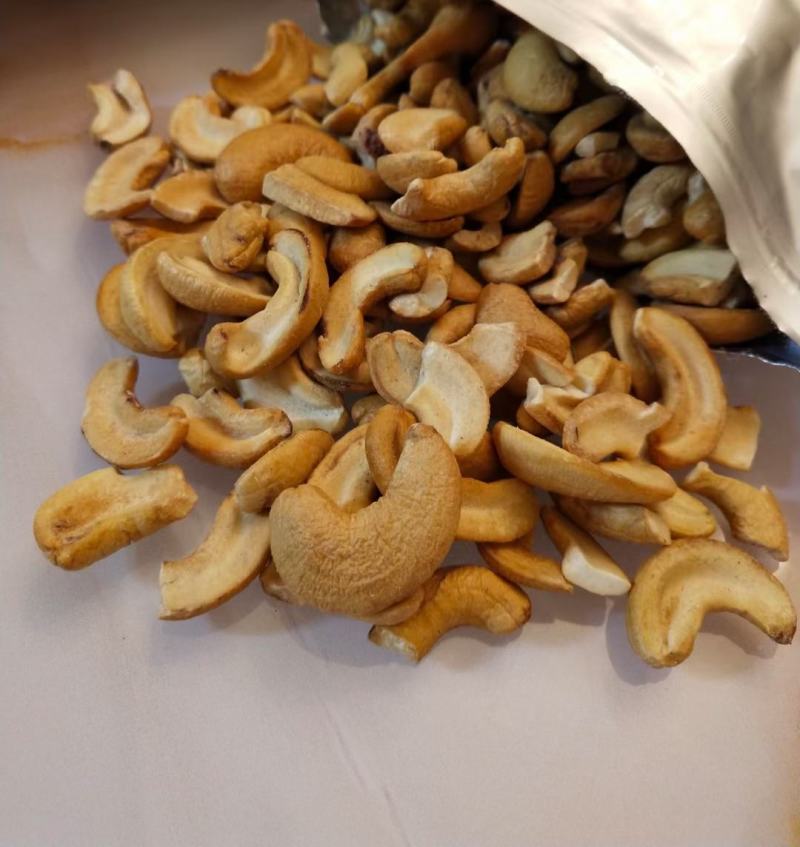 精选盐焗腰果碎去皮微带皮腰果碎熟半片半边烘焙零食