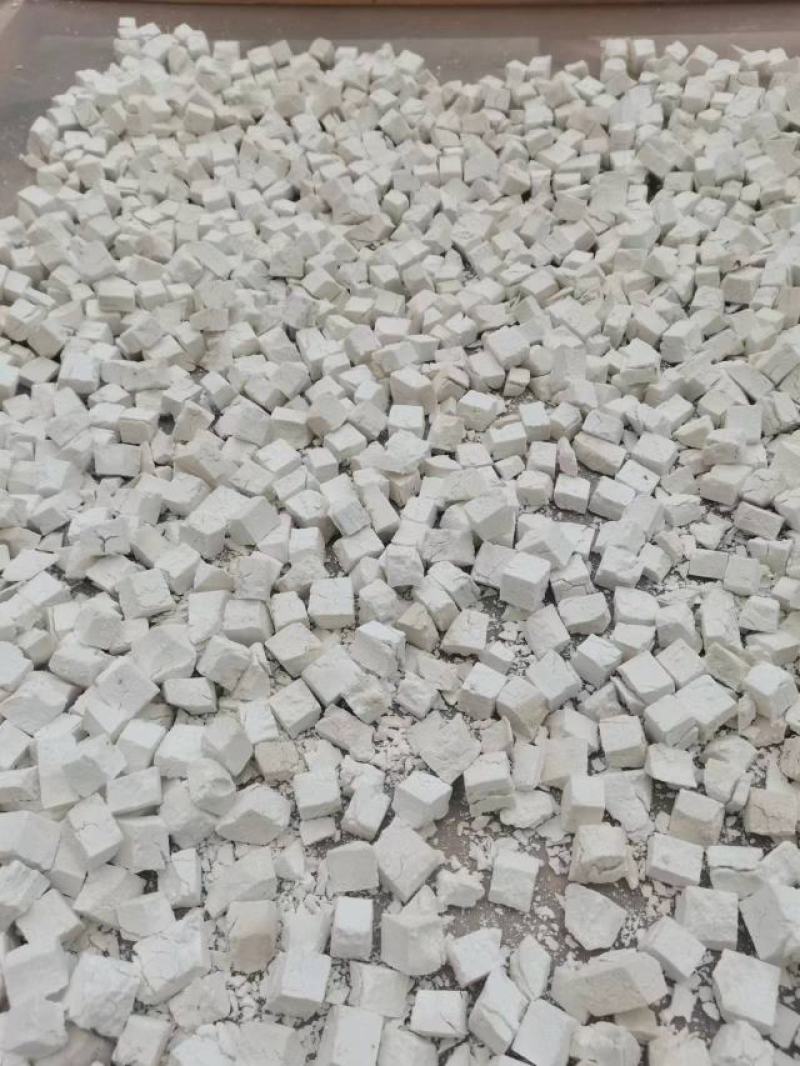 云南生茯苓纯白砣，生茯苓自然晾晒干，无硫。