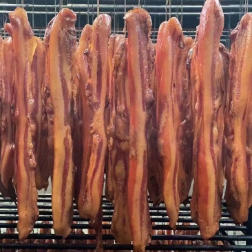 烟熏柴火肥腊肉(腊肉香肠源头工厂一手货源量大从优)