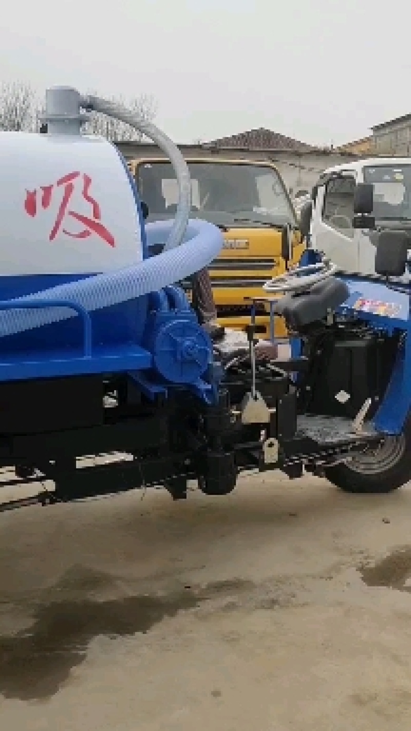 三轮洒水车，农用三轮吸粪车，垃圾车，二手吸粪车，二手洒水