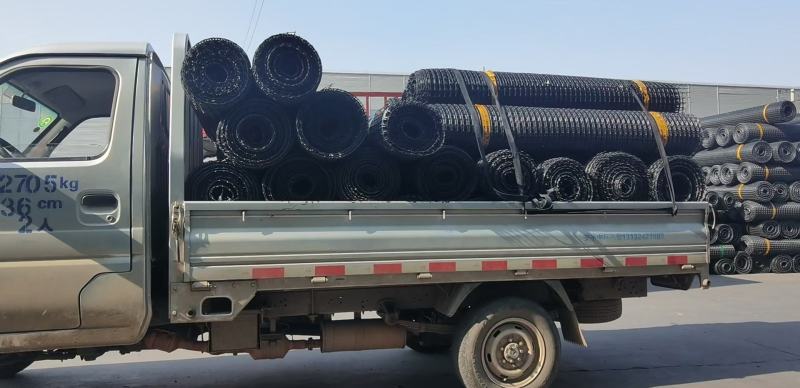 大棚兜水网，有效防止大棚积水损坏塑料布，使用简单省时省力