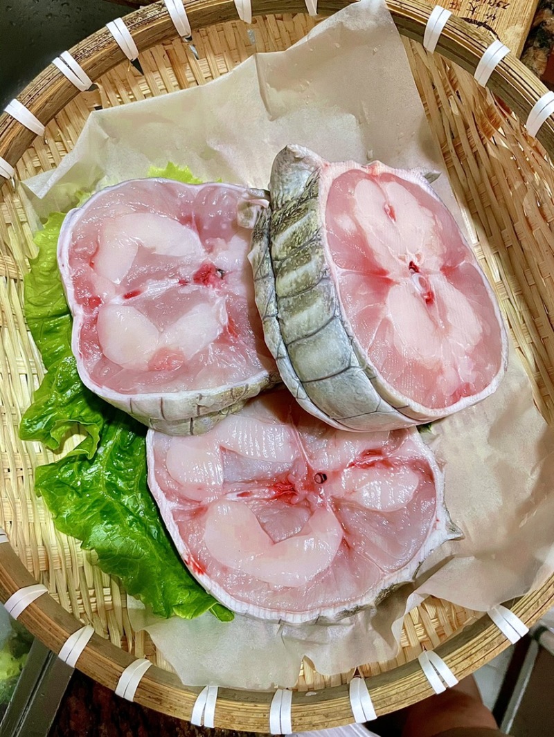 鳄鱼肉，去皮肉，半皮肉，取皮之后的鳄鱼肉