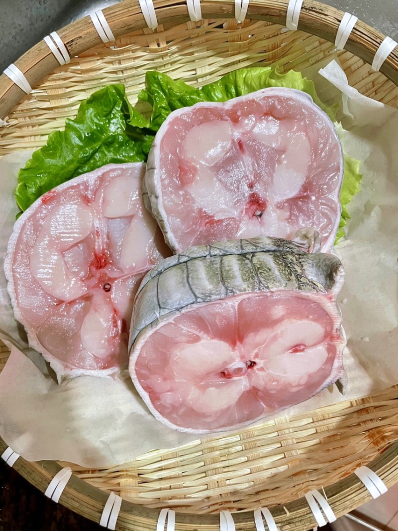 鳄鱼肉，去皮肉，半皮肉，取皮之后的鳄鱼肉