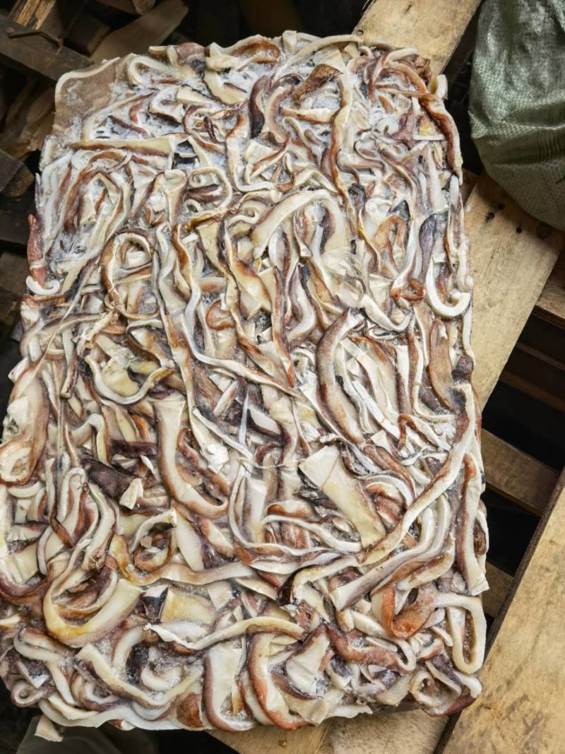 秘鲁鱿鱼带皮原汁边角料，不泡水不泡药，不亏称，无杂物