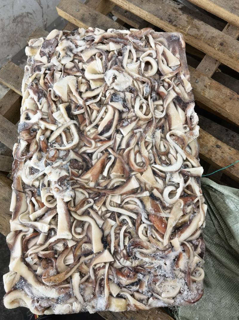 秘鲁鱿鱼带皮原汁边角料，不泡水不泡药，不亏称，无杂物