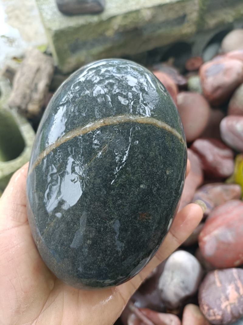 天然溪流奇石