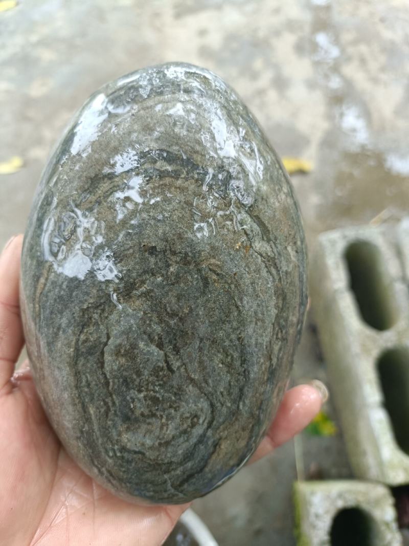 天然溪流奇石