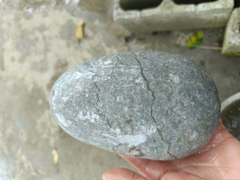 天然溪流奇石
