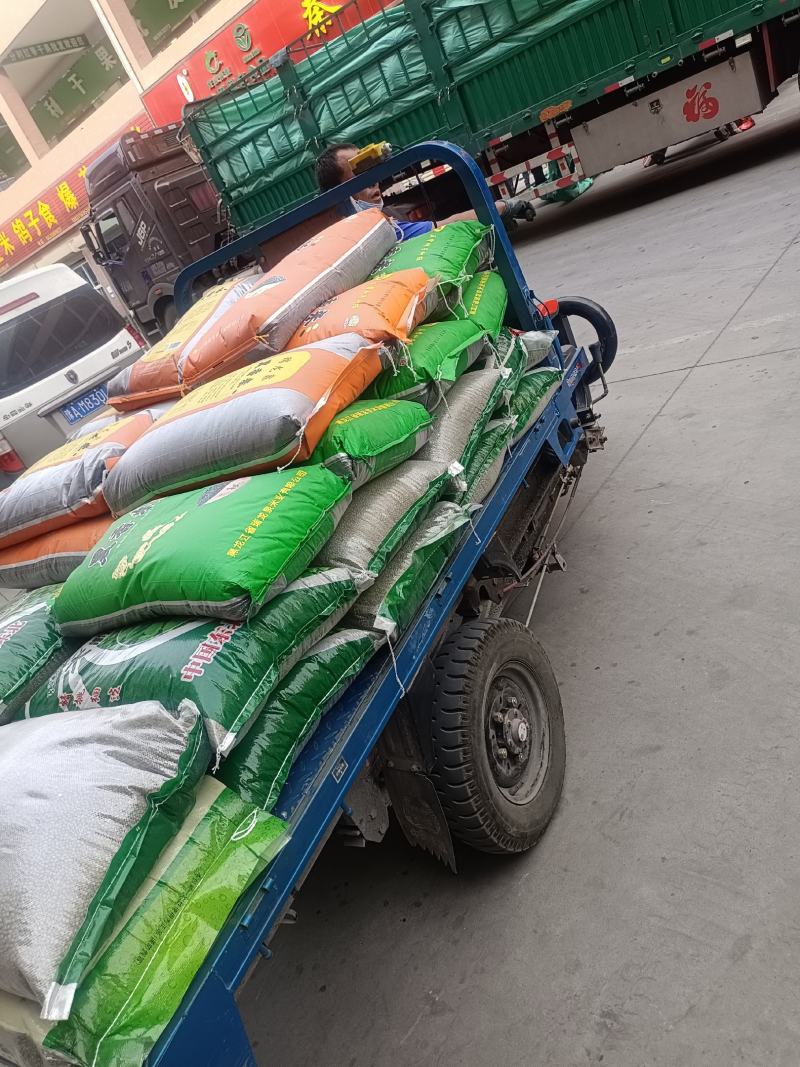 糯玉米糁，黄粘玉米糁！所有商品不包邮！物流发货！