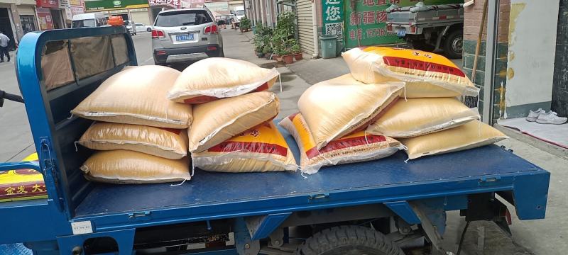 糯玉米糁，黄粘玉米糁！所有商品不包邮！物流发货！