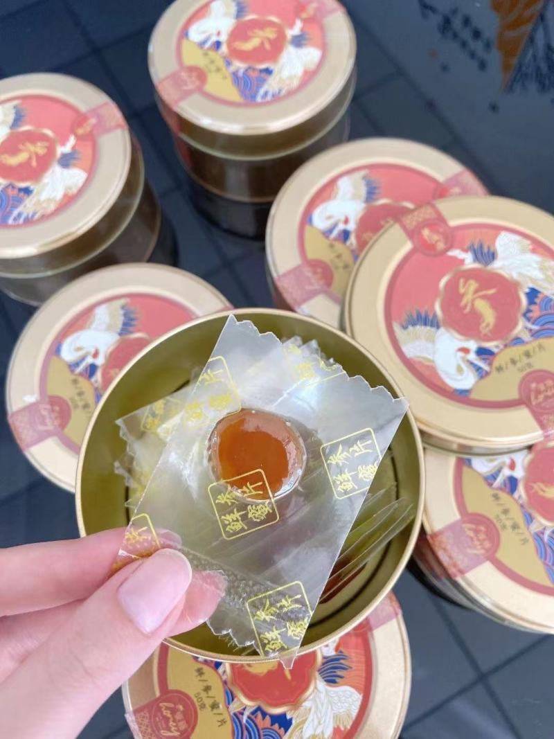六年到八年的人参蜜片铁盒装一盒50克，每片独立包装