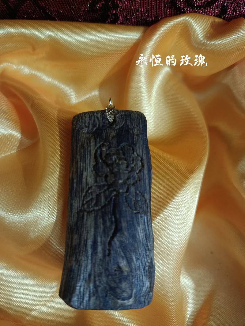 奇楠沉香挂件一款散发自然幽香的首饰,纯手工制作
