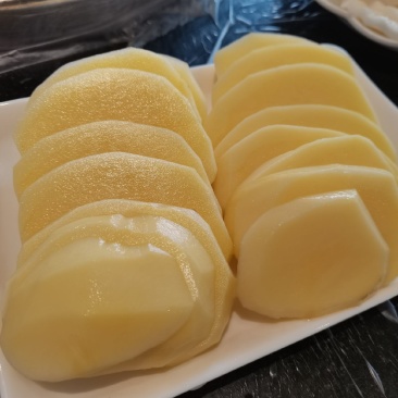 做人要像土豆一样，跟啥玩意都能炖一起，咋整都不难吃。