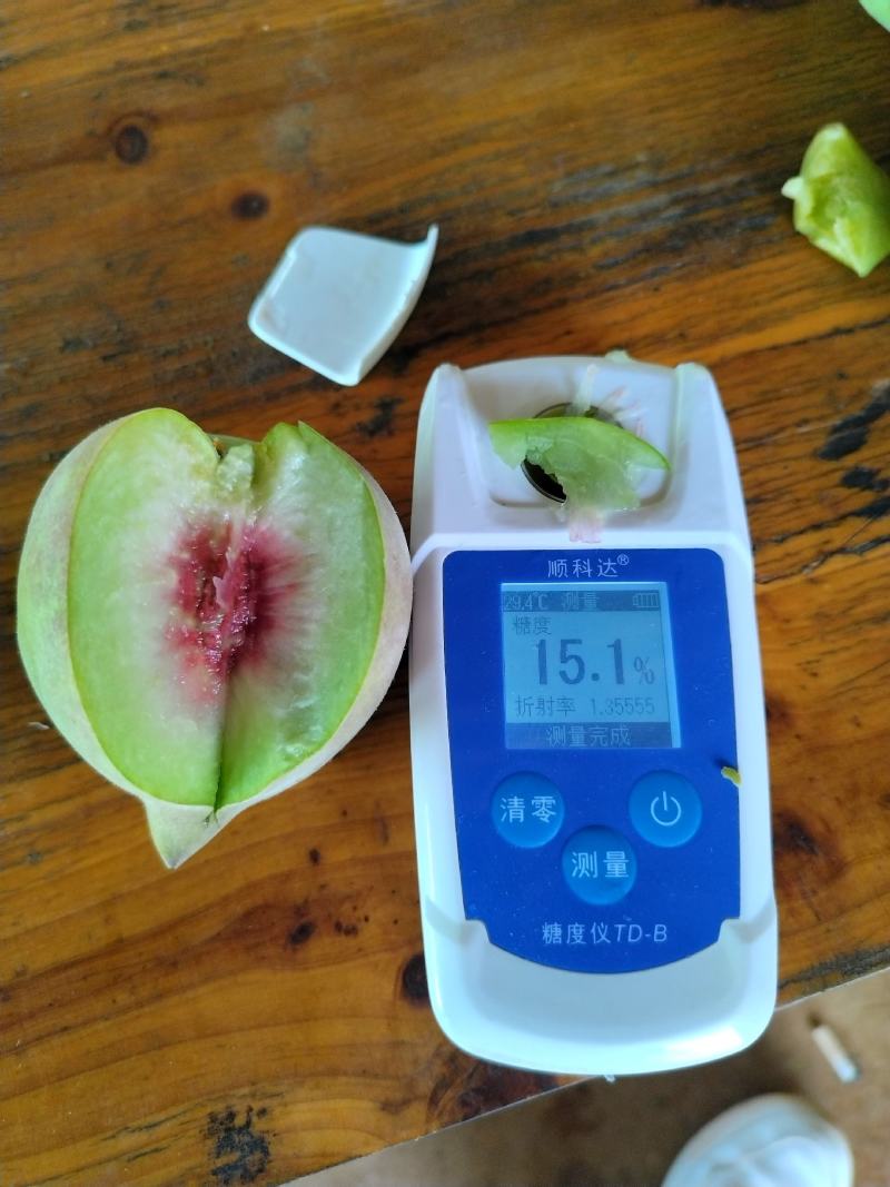 云南鹰嘴蜜桃
