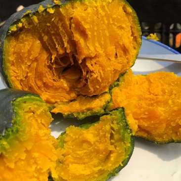 粉糯绵软，栗香浓郁，满口香甜，贝贝南瓜。