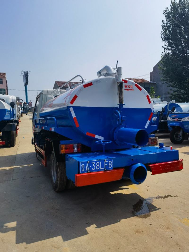 吸粪车，二手洒水车，三轮吸粪车，三轮洒水车