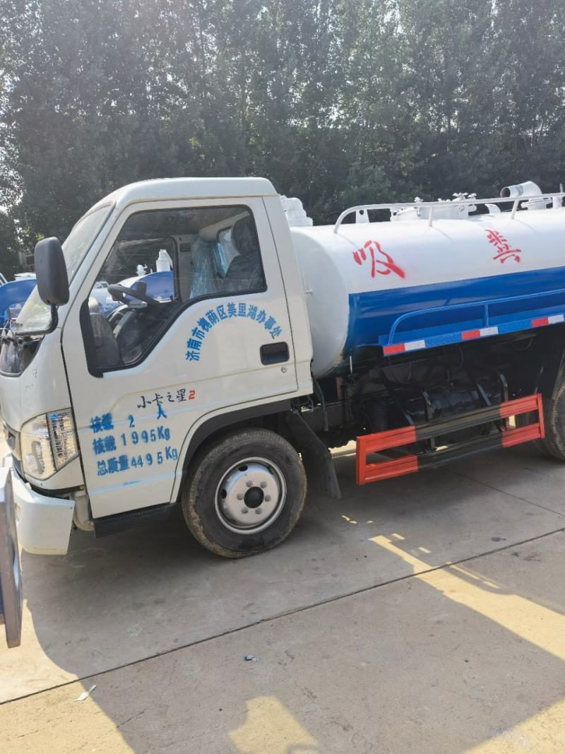 吸粪车，二手洒水车，三轮吸粪车，三轮洒水车