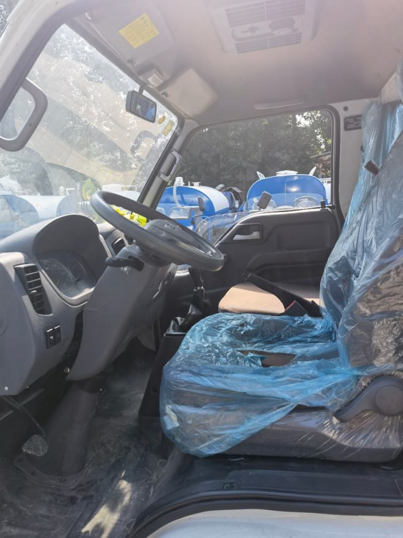 吸粪车，二手洒水车，三轮吸粪车，三轮洒水车
