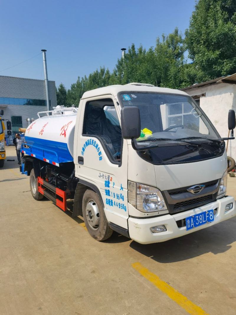 吸粪车，二手洒水车，三轮吸粪车，三轮洒水车
