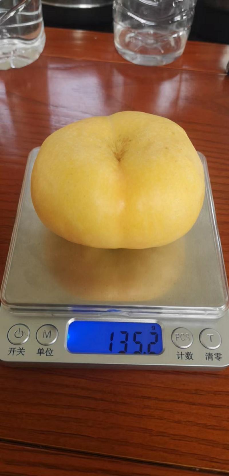 六扛六油潘桃果面光润