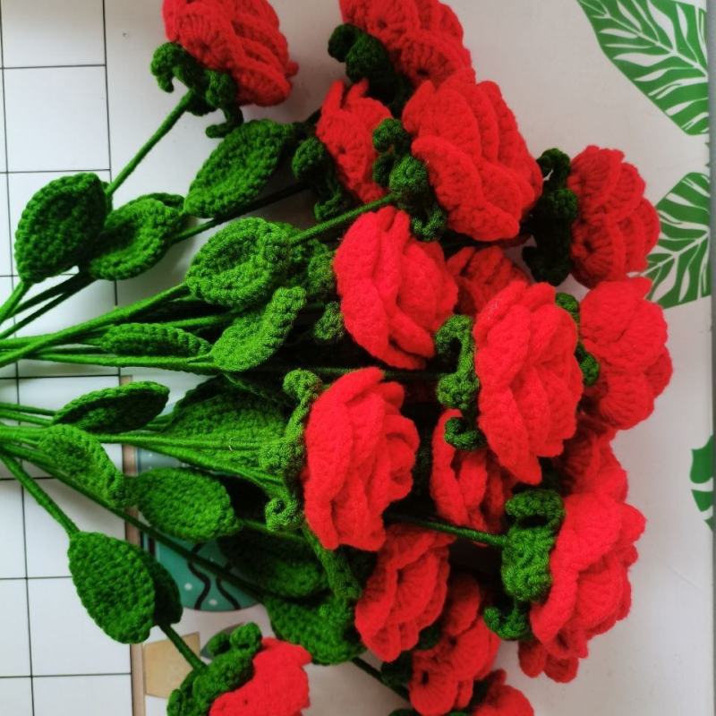 自己手工编织各种生肖，小包还有篮子，各种漂亮的玫瑰花编织