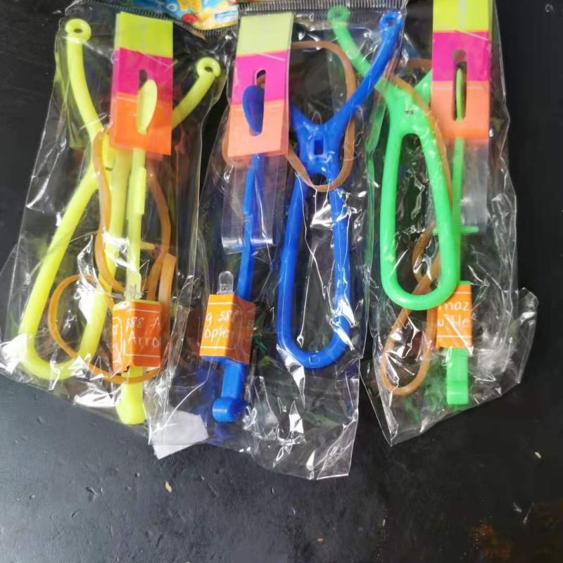 发光飞箭玩具儿童发光弹弓飞剑地摊闪光玩具公园广场热销