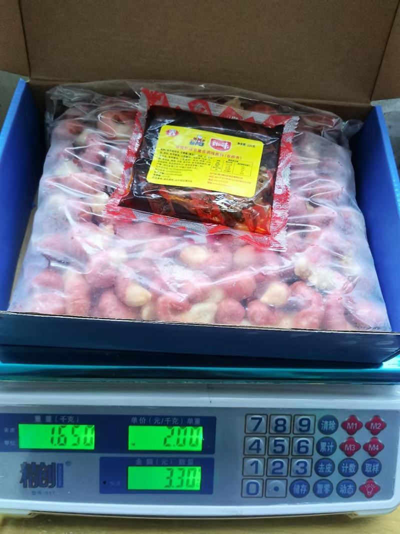 盒装料包龙虾尾。