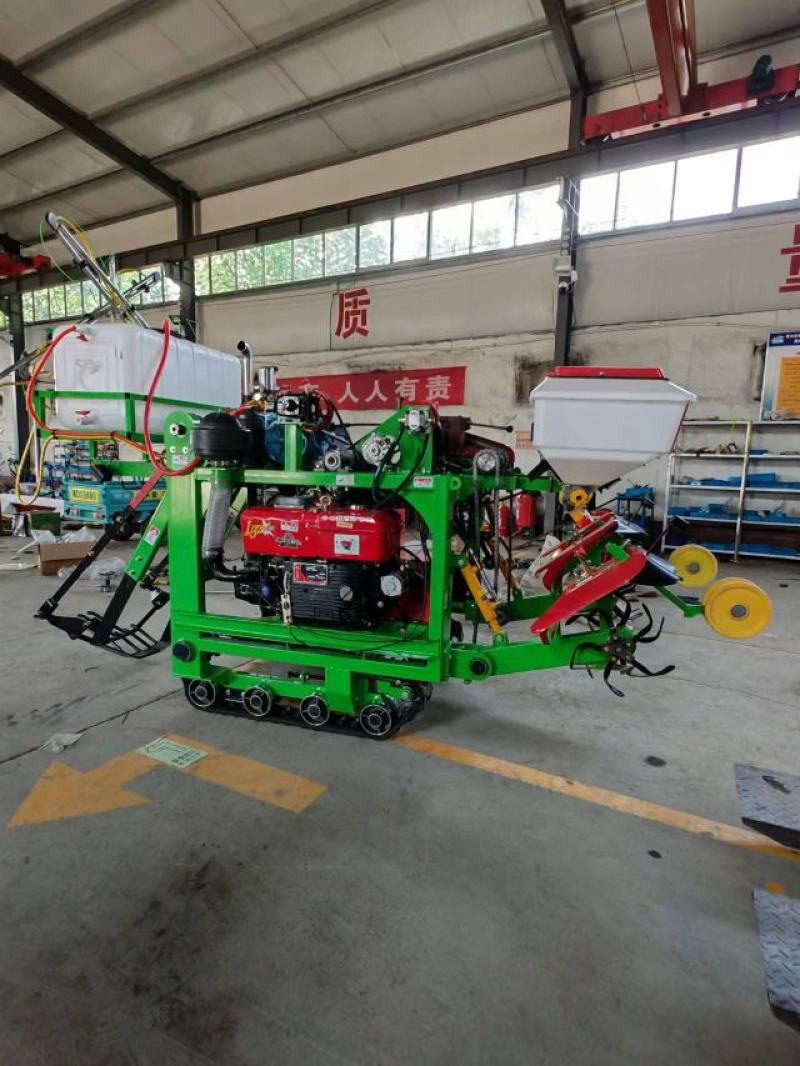 大葱双行培土机，培土施肥打药收获一体机，大葱培土施肥机