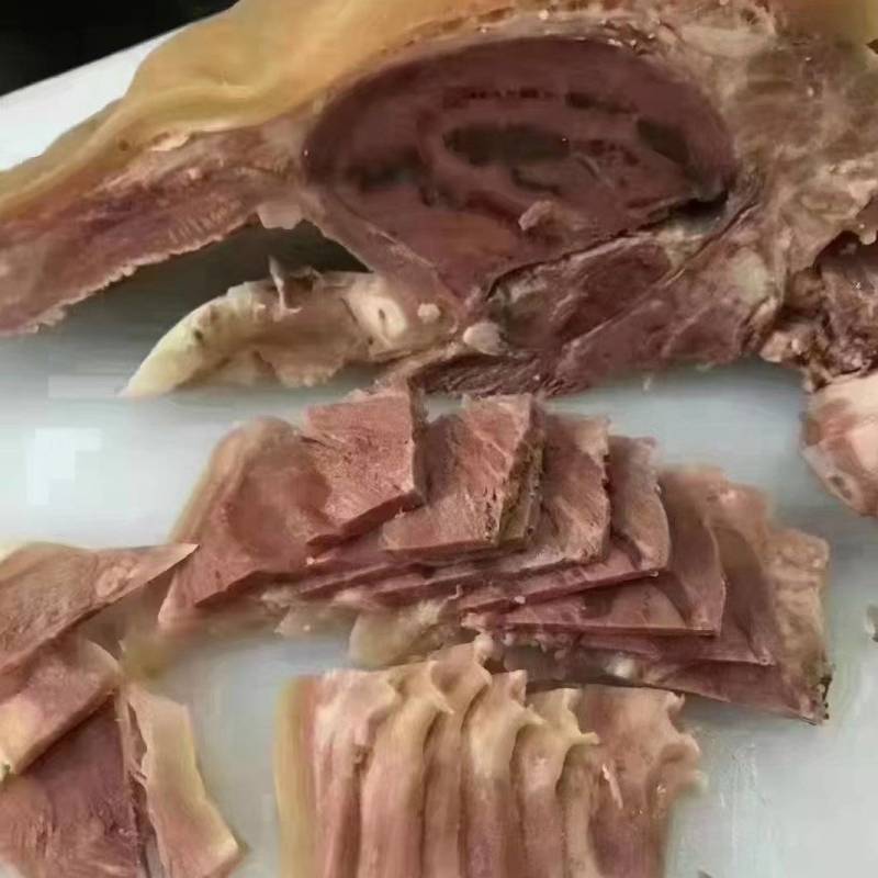 全熟牛头肉，无碱发，每块都带核桃肉，肉质饱满，卤菜店热卖