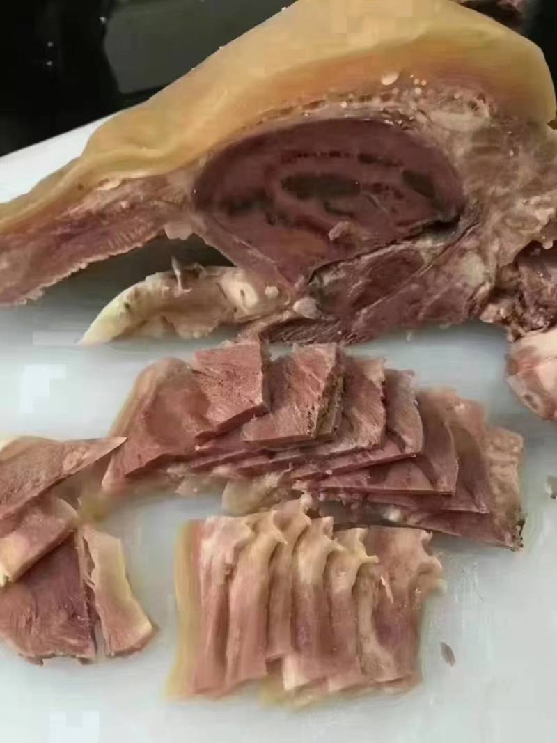 全熟牛头肉，无碱发，每块都带核桃肉，肉质饱满，卤菜店热卖