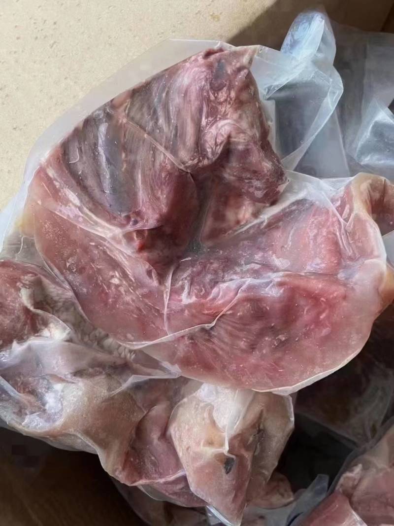 全熟牛头肉，无碱发，每块都带核桃肉，肉质饱满，卤菜店热卖