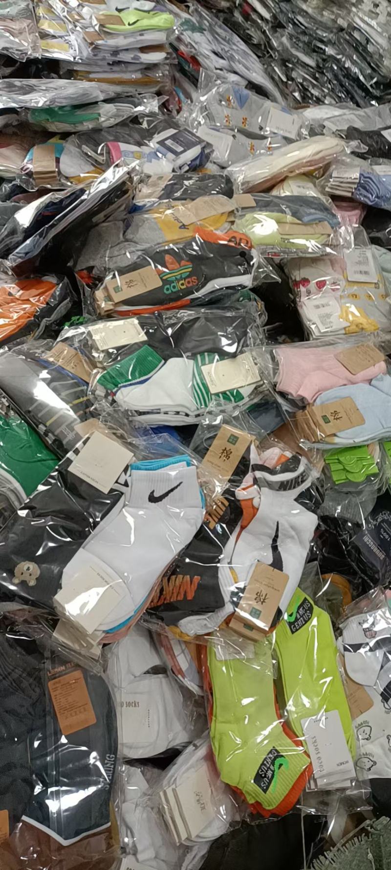 地摊袜子批发数量不多了要的速度