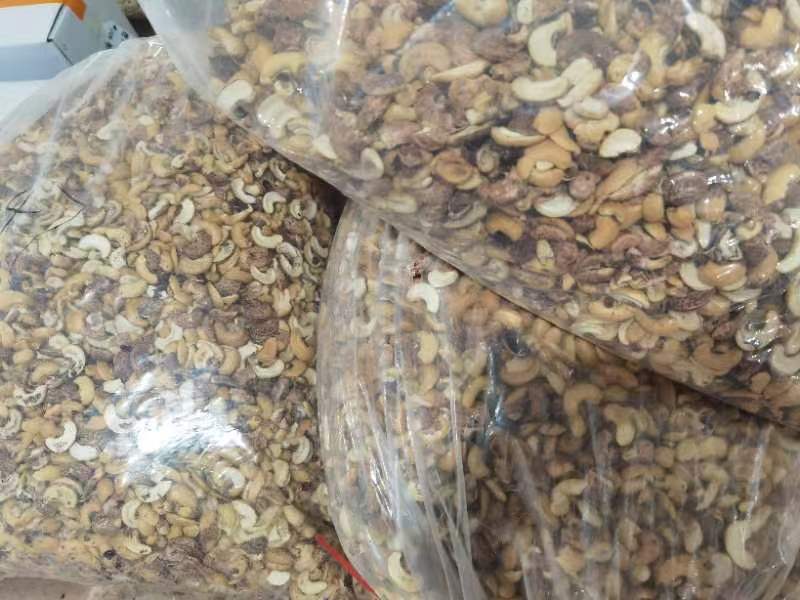 【腰果】越南盐焗腰果半片碎颗粒新货口感酥一手货源