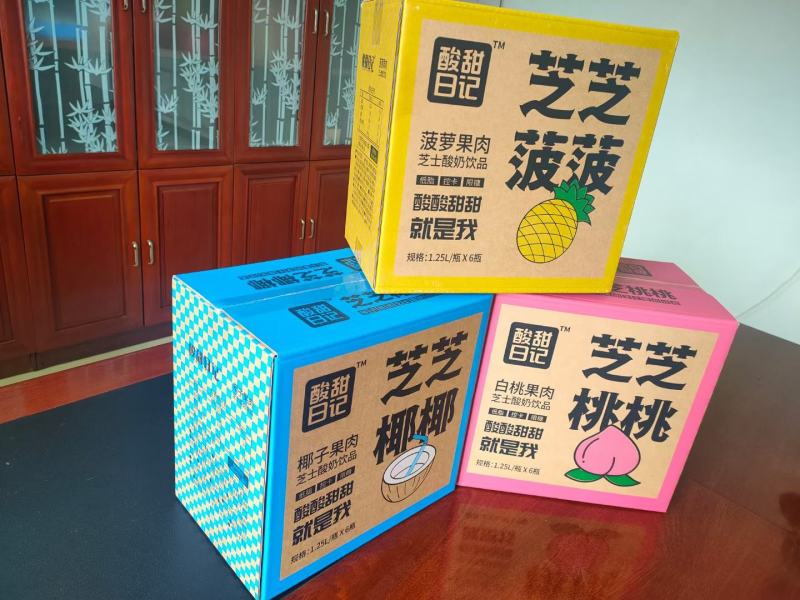 330ml玻璃瓶果肉芝士酸奶，双贴膜标签，每瓶都有新文案