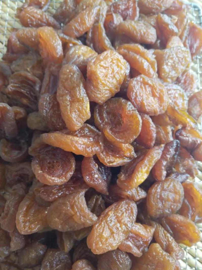 今年的新品，酸酸甜甜的杏干自然成熟，传统烤制。