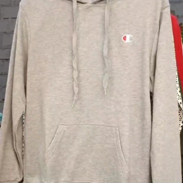 精品商场下架的男装。