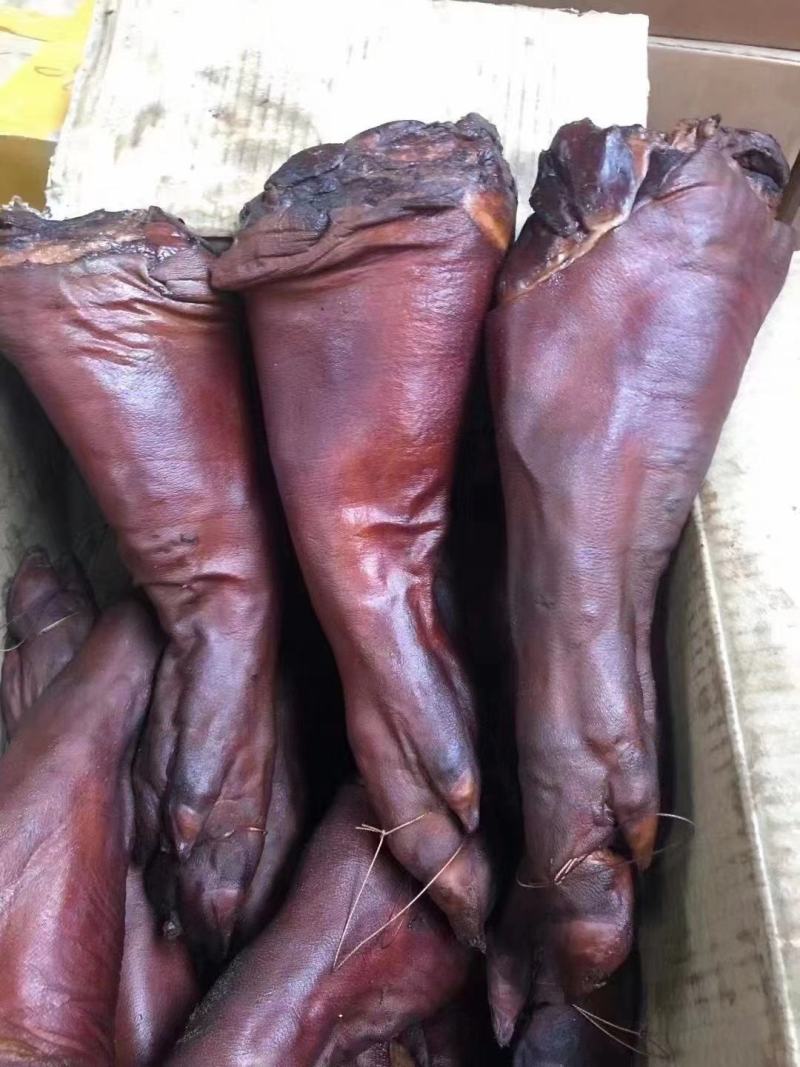 腊猪蹄，烟熏腊猪蹄，四川特产，农家风味欢迎咨询下单