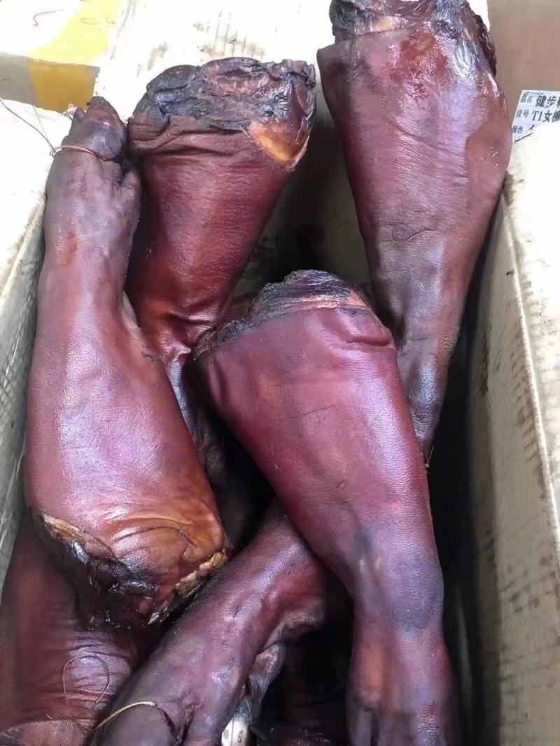 腊猪蹄，烟熏腊猪蹄，四川特产，农家风味欢迎咨询下单