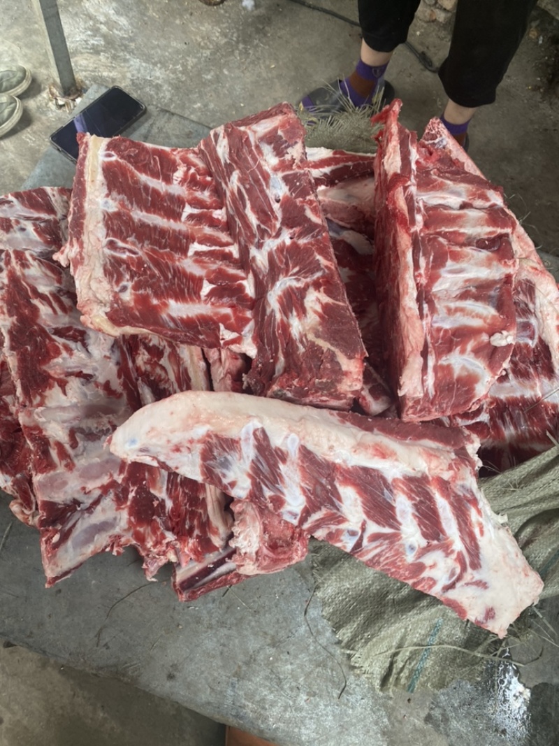 牛脊骨，国产纯干全牛脊骨，多肉可按客户要求切块