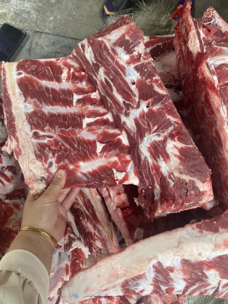 牛脊骨，国产纯干全牛脊骨，多肉可按客户要求切块