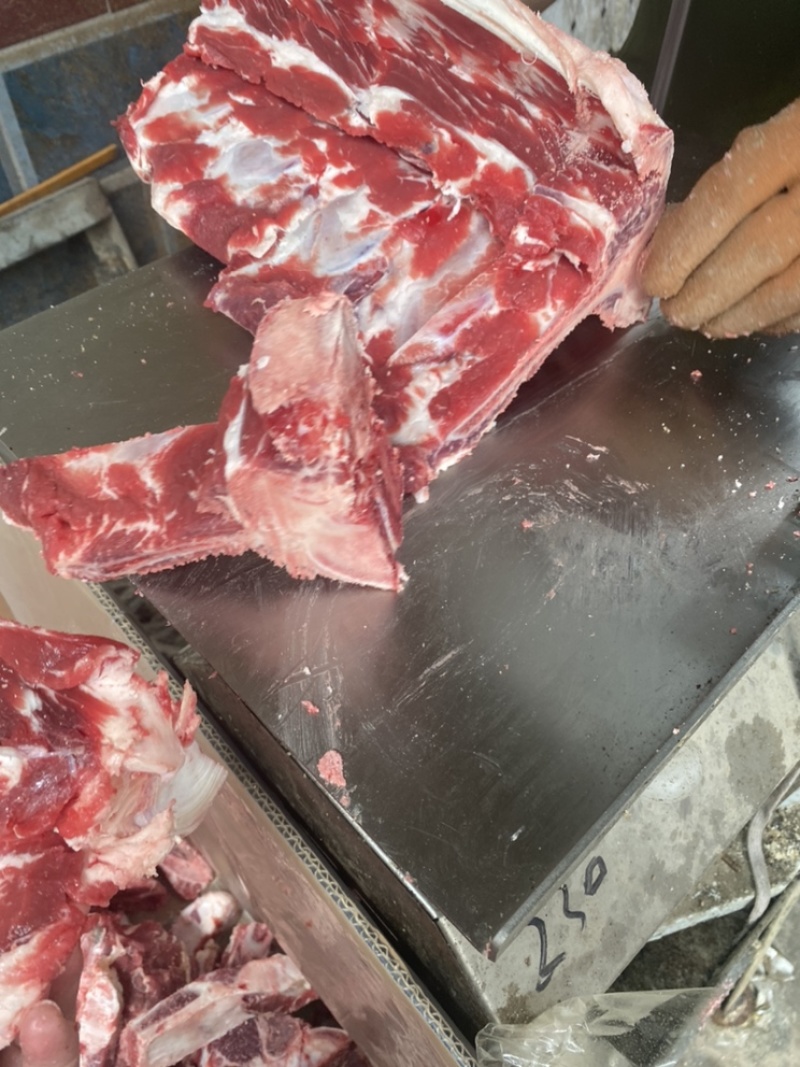 牛脊骨，国产纯干全牛脊骨，多肉可按客户要求切块