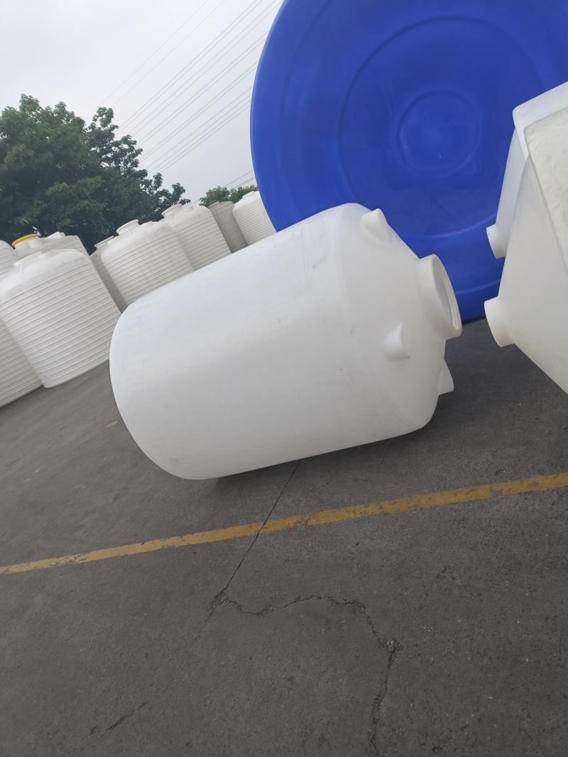 塑料水桶水箱塑料水塔聚乙烯储罐0.3-40吨化工桶水处理