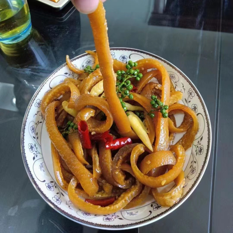 麻辣猪皮青花椒麻辣味猪丝皮Q弹爽口味道鲜美