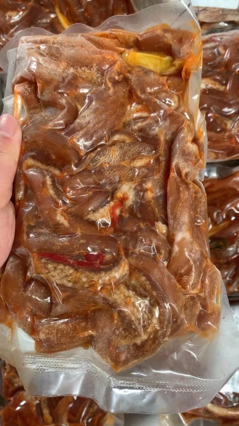 麻辣猪皮青花椒麻辣味猪丝皮Q弹爽口味道鲜美