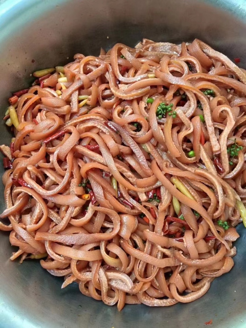 麻辣猪皮青花椒麻辣味猪丝皮Q弹爽口味道鲜美