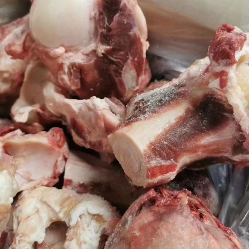 带肉牛棒骨