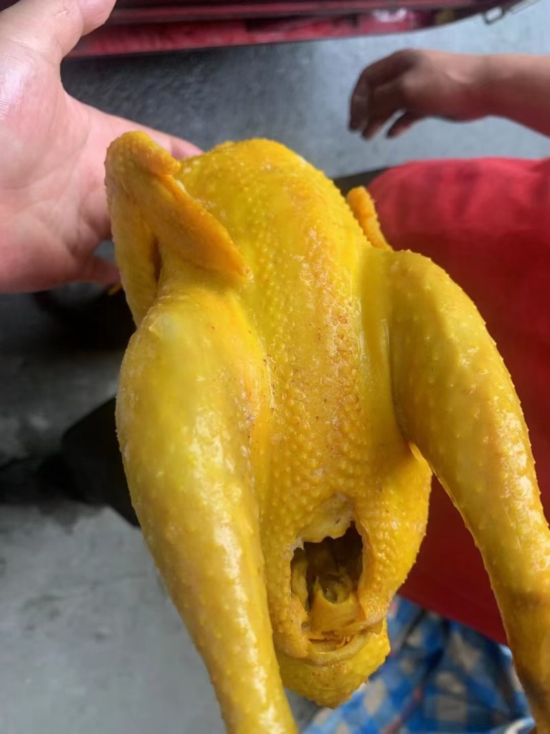 盐焗鸡，盐焗鸡腿，八成熟，口味好，一件50斤，价格美丽