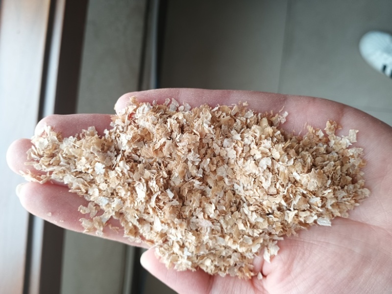 麦麸大片麸皮猪牛羊黄粉虫厂里直发可视频看货欢迎来